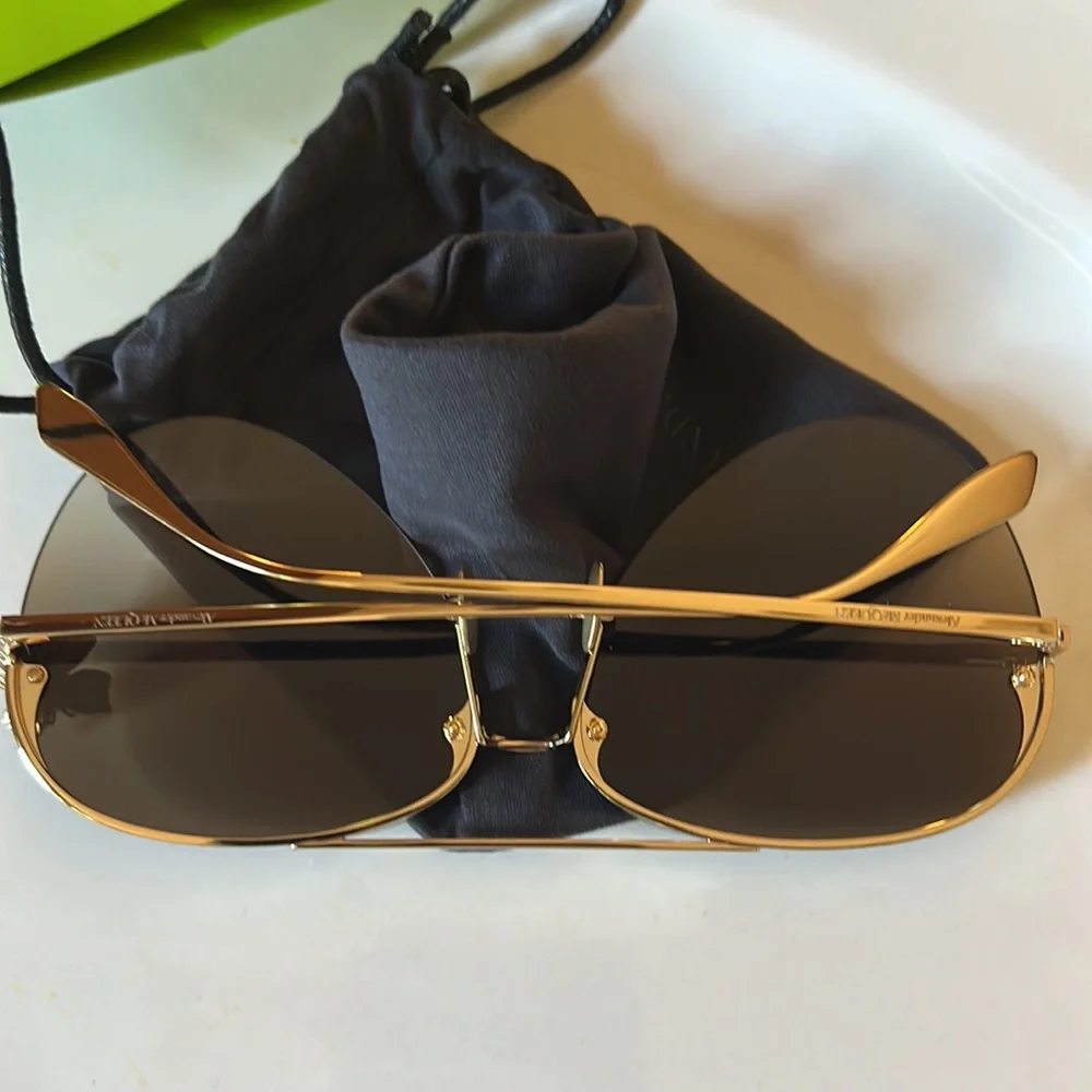 Alexander McQueen sunglasess. NEW! - Picture 9 of 15